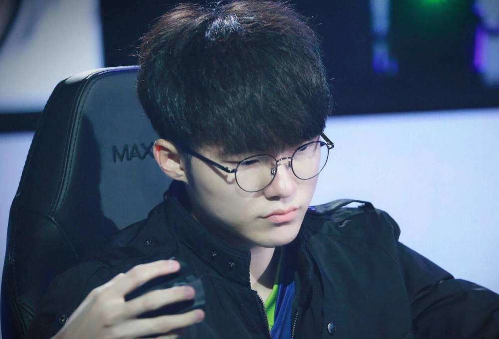 期的防守反 期的防守反