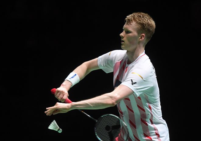 了聚光灯下 了聚光灯下